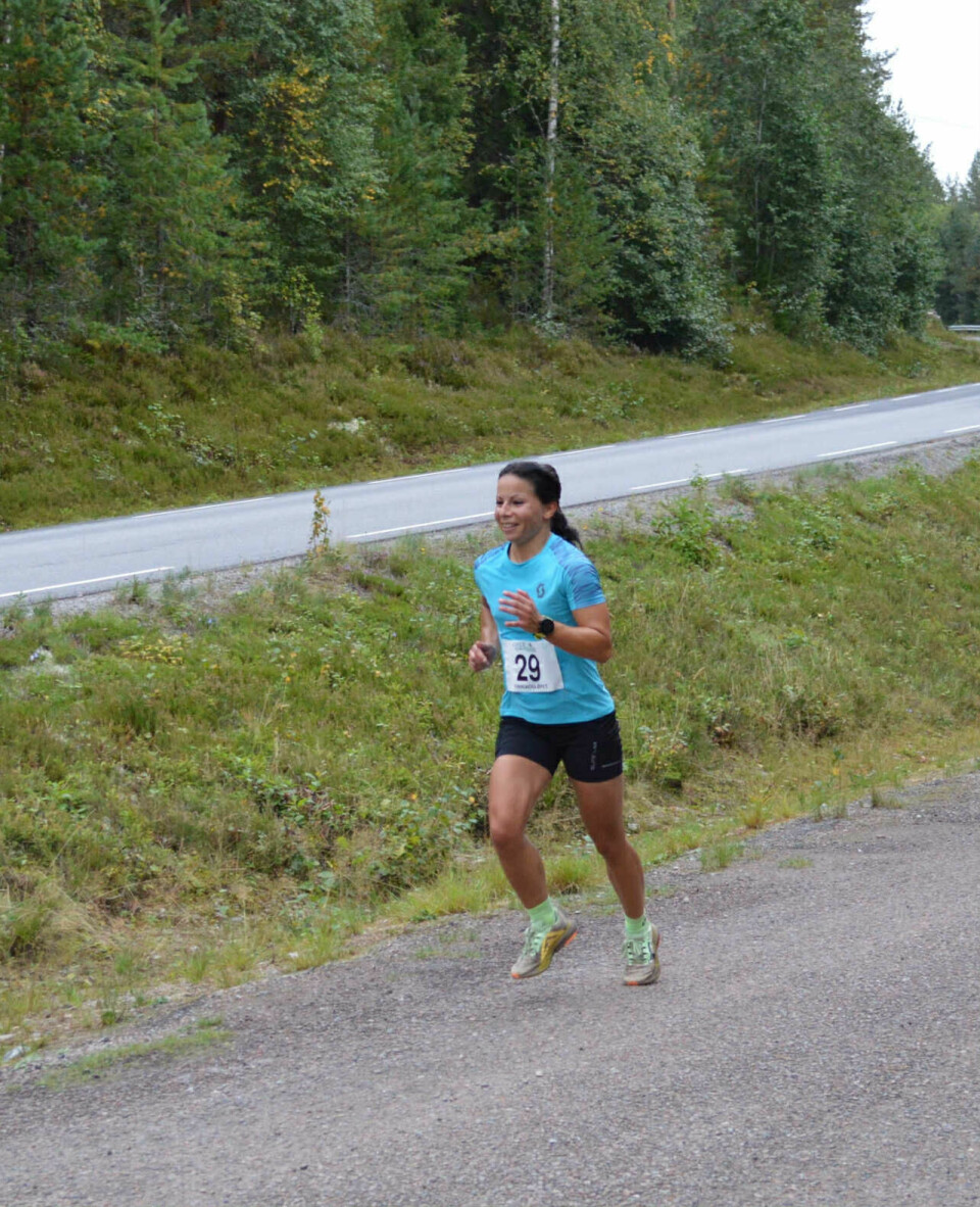 Cathrine Andersen var nest raskest og klart beste kvinne etter 21,8 km i det krevende terrenget på Finnskogen. cathrine andersen finnskogløpet 21 km