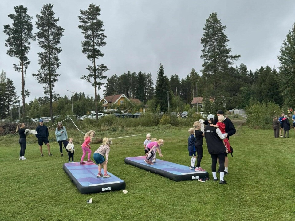 Hoppemattene var et populært innslag for barna på årets Finnskogløp. finnskogløpet barn i fokus
