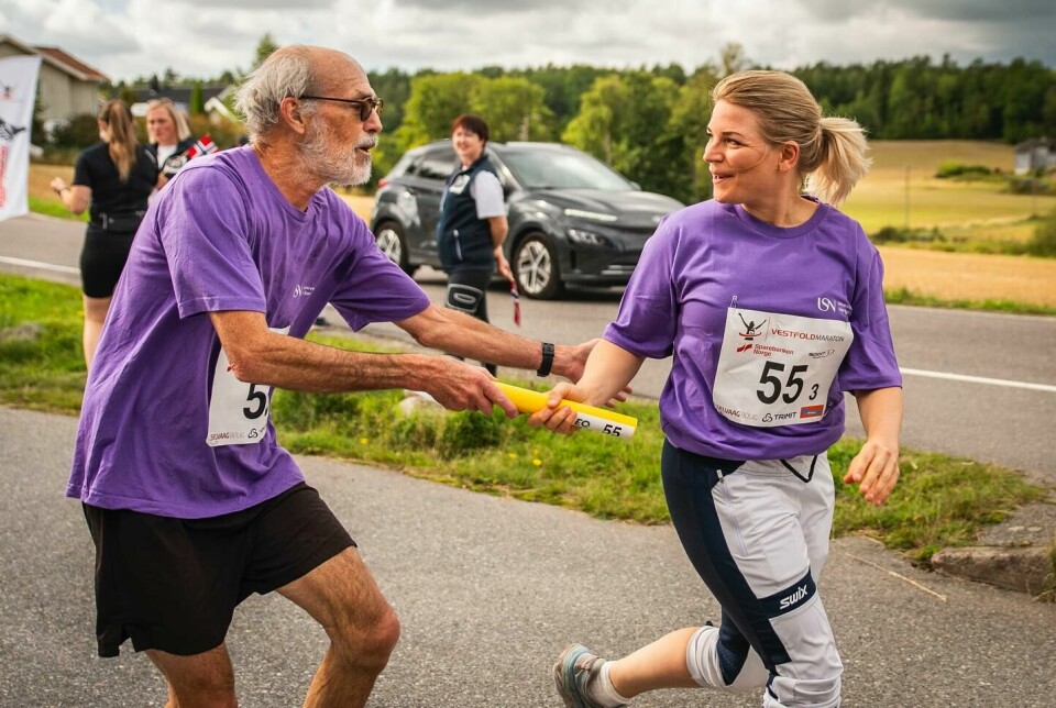 Veksling for laget til USN i maratonstafetten.