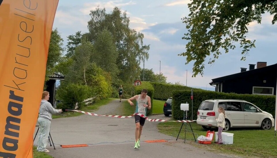 Jens Kristian Tosterud vinner Arribatec-mila seks sekunder foran Jo Reistad. hamarkarusellen arribatec-mila