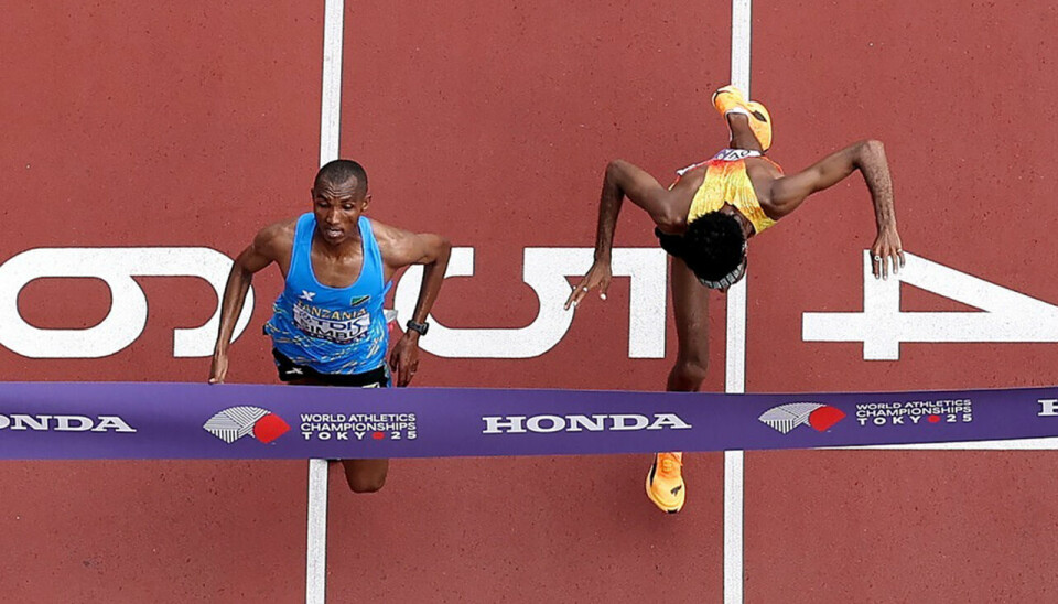 Med en fantastisk spurt snappet Alphonce Felix Simbu fra Tanzania gullet foran tyske Amanal Petros.