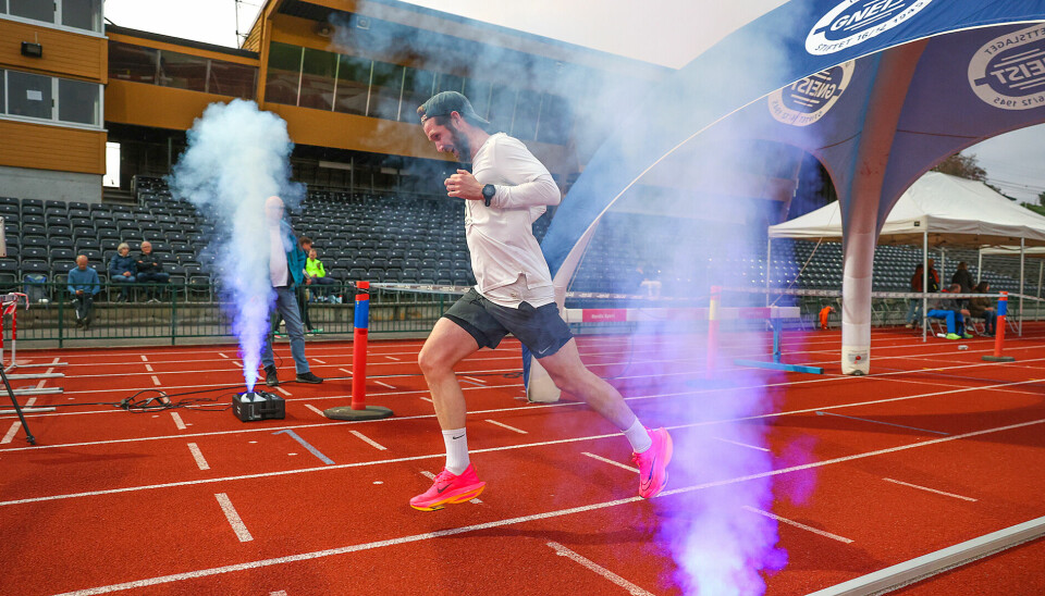 Bergen 5000 Challenge, her fra 2024: Georg Halland løper i mål på den gode tiden 17:44