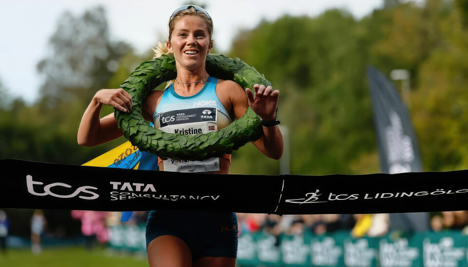 Suveren vinner: Kristine Lande Dommersnes løper inn til suveren seier i Lidingöloppets 15 km. Suveren vinner: Kristine Lande Dommersnes løper inn til suveren seier i Lidingöloppets 15 km.