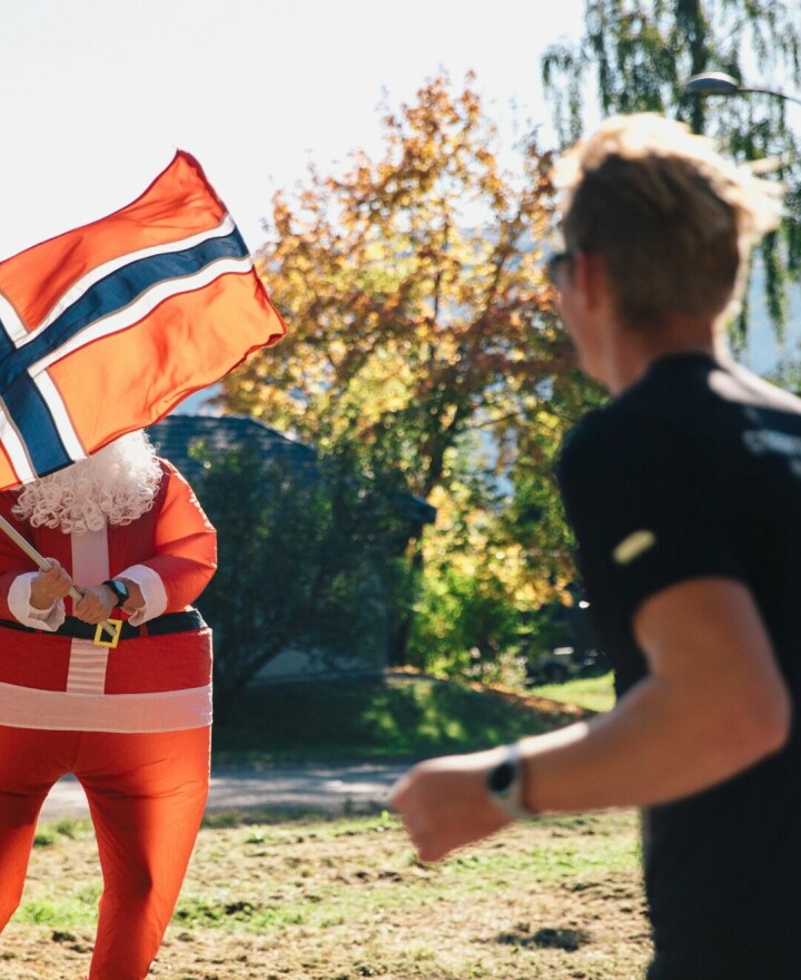 Til og med julenissen hadde tatt turen til Lillehammers gater for å overvære debuten av Birken gateløp. Til og med julenissen hadde tatt turen til Lillehammers gater for å overvære debuten av Birken gateløp.