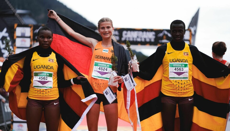 Tysk seier: Julia Ehrle var den eneste ikke-ugandiske løperen på pallen i U20-klassen. Her flankert av Nancy Chepkwurui (t.h) og Felister Chekwemoi (t.v.). Tysk seier: Julia Ehrle var den eneste ikke-ugandiske løperen på pallen i U20-klassen. Her flankert av Nancy Chepkwurui (t.h) og Felister Chekwemoi (t.v.).