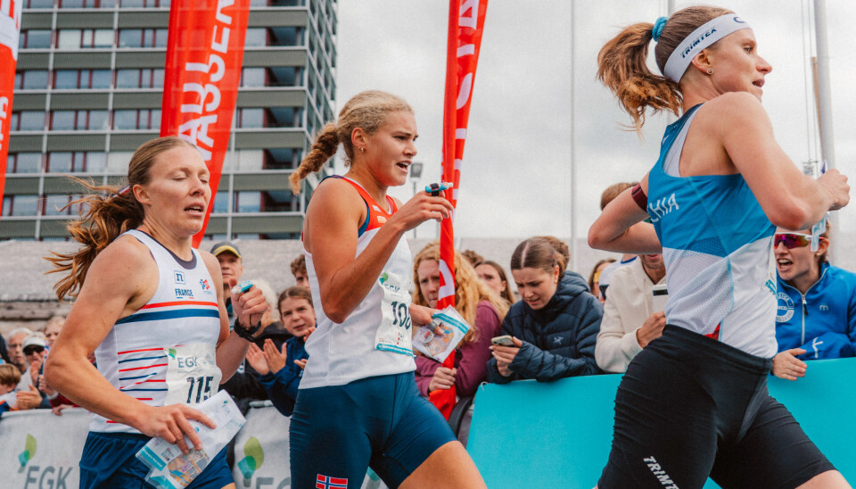 Pia Young Vik (i midten) endte på 2. plass i verdens cupen sammenlagt (Foto: Simon Buser)