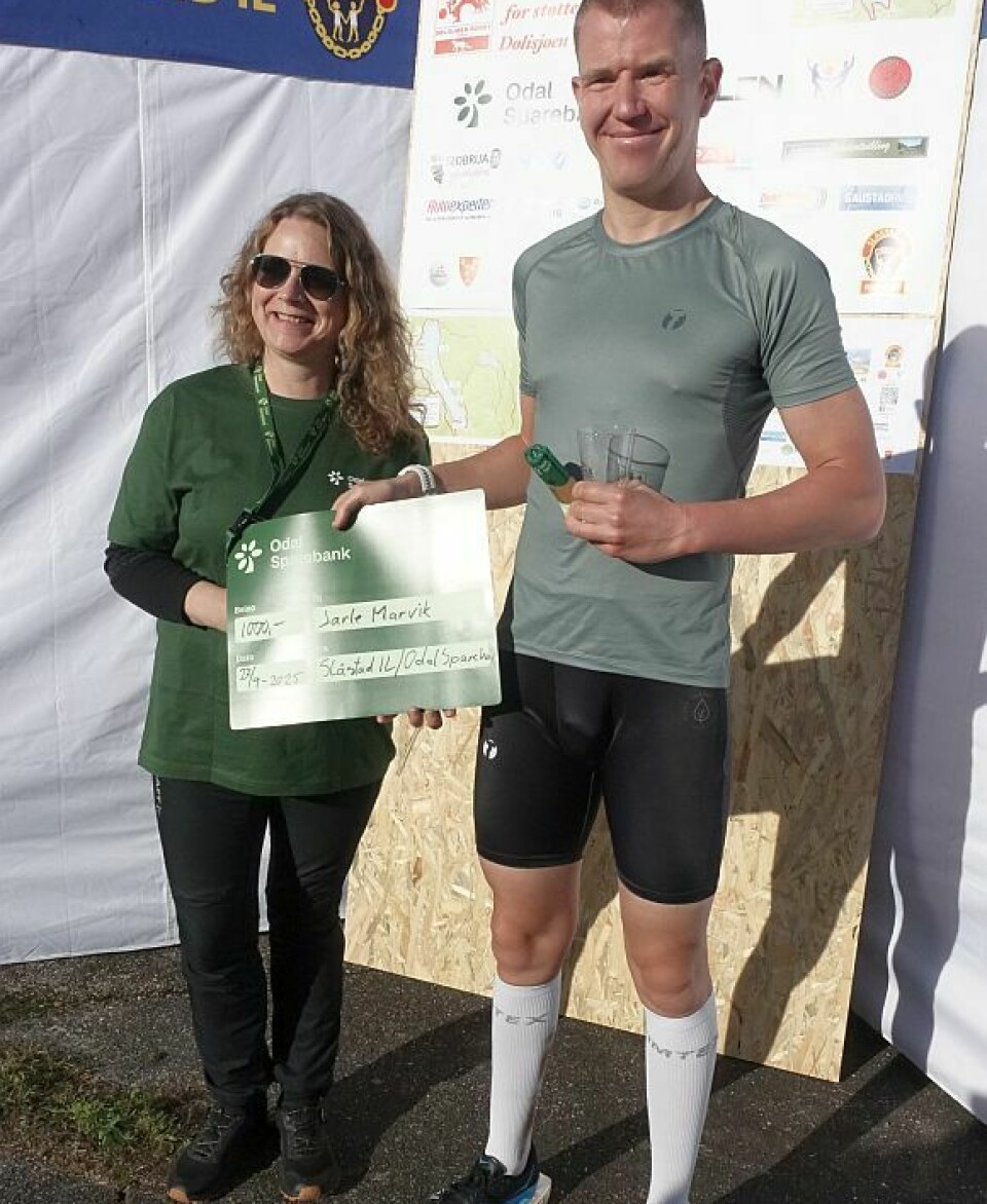 Jarle Marvik med førstepremien i løpet. løp innlandet dølisjøen rundt
