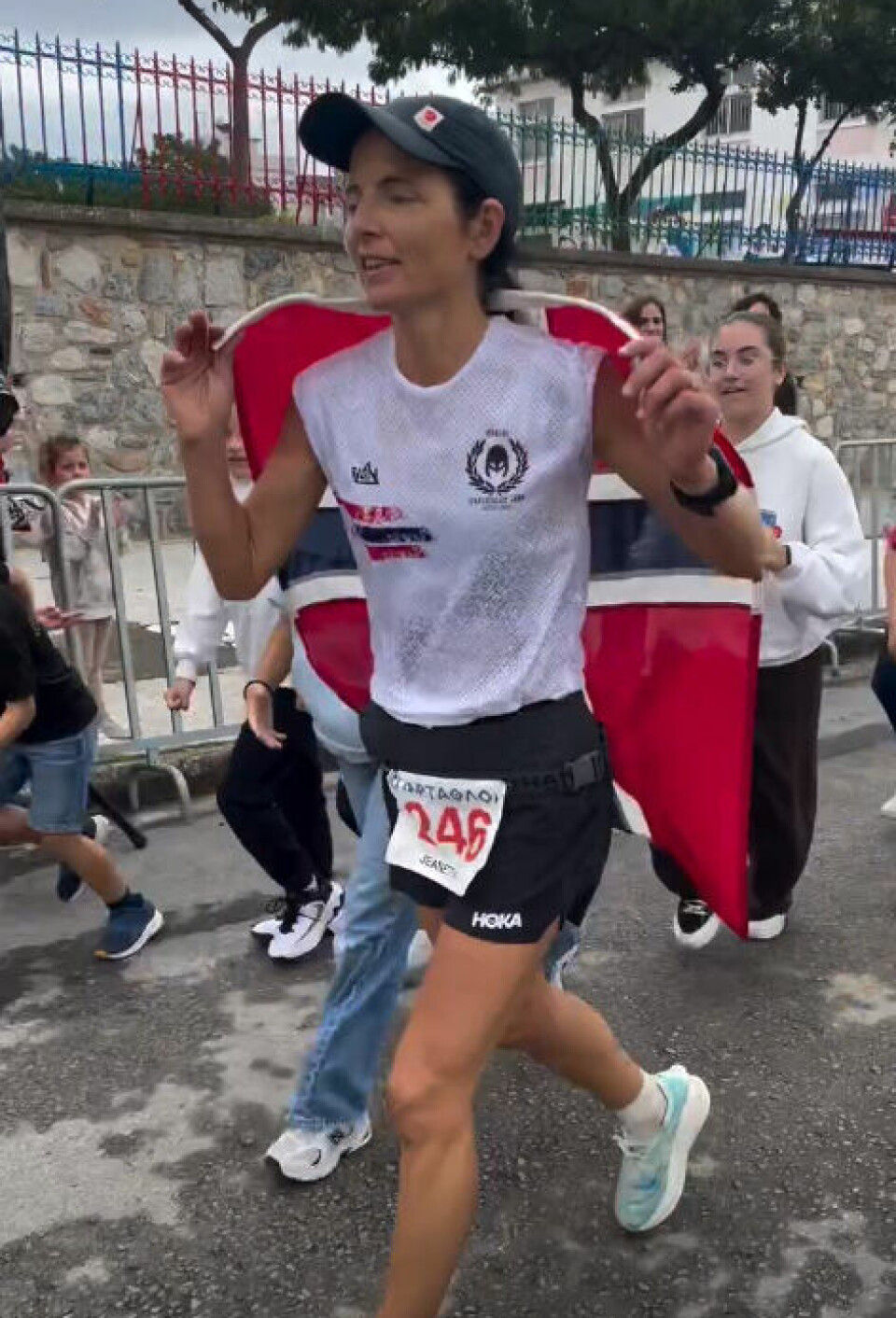 Jeanette Vika på vei til femteplass på Spartathlon 2025.