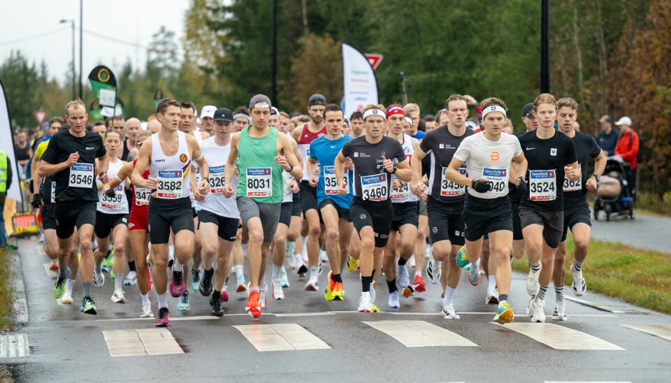Stort felt: Starten på 10 km som gikk i en ny løype med 560 løpere. norgesløpet 10 km akershus løp