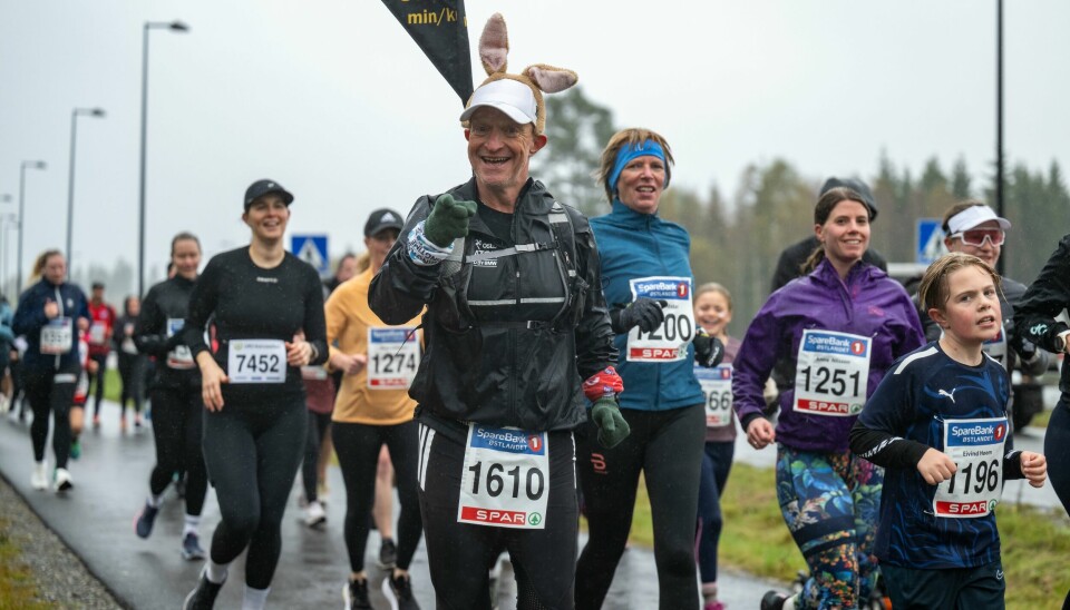 Fartsholdere har blitt et must i alle større løp. Stig Andy Kvalheim tok til og med på seg jobben på både 5 km og 10 km på Jessheim.