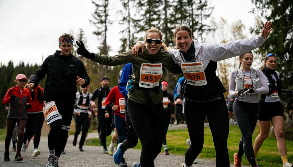 Fornøyde løpere: Marita Dyrø (451) og Malin Ervik (116) koste seg åpenbart i skogen. Fornøyde løpere: Marita Dyrø (451) og Malin Ervik (116) koste seg åpenbart i skogen.