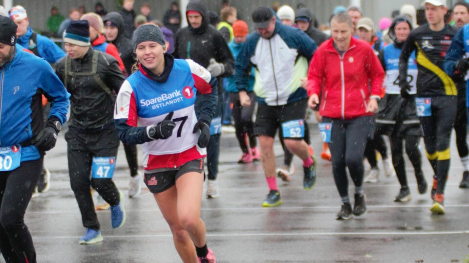 Løperfest i 21 timer til ende i Flisa Backyard