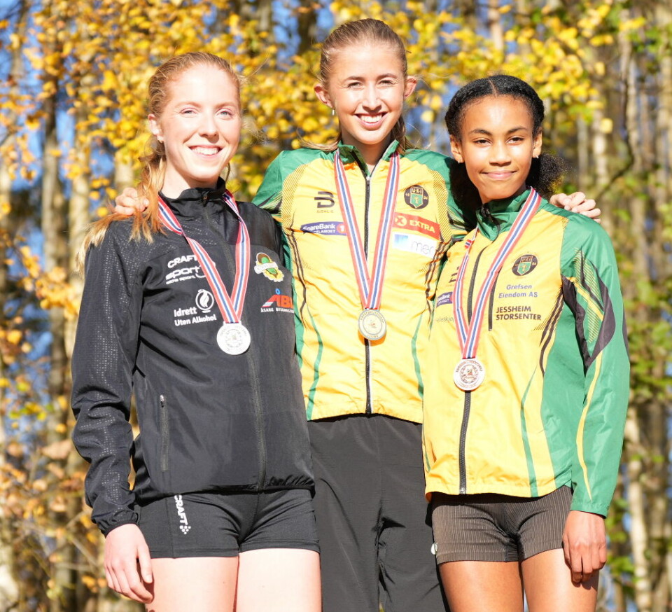 De tre beste U20-jentene. Vinner Wilma Bekkemoen Torbiörnsson i midten, Andrea Nygård Vie til venstre ble nummer to, mens Venus Abraham Teffera til høyre ble nummer tre.