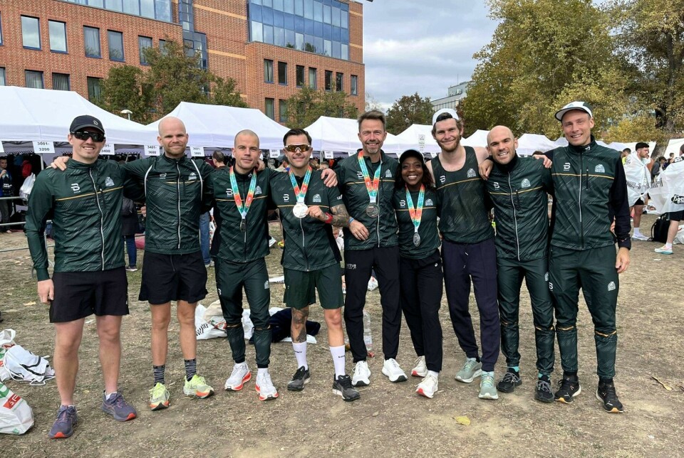 Lørenskog Løpeklubb på tur til Budapest Marathon 2025 (fra v.): Øivind Christian Thuen, Lars Peter Raknes, Kristoffer Brabrand, Julie Cassandra Nørgaard Lauridsen, Kim Engvik, Simen Westre, Arne Tenden, Sindre Torsnes og Thomas Semundseth (halv). budapest marathon ungarn maraton løp