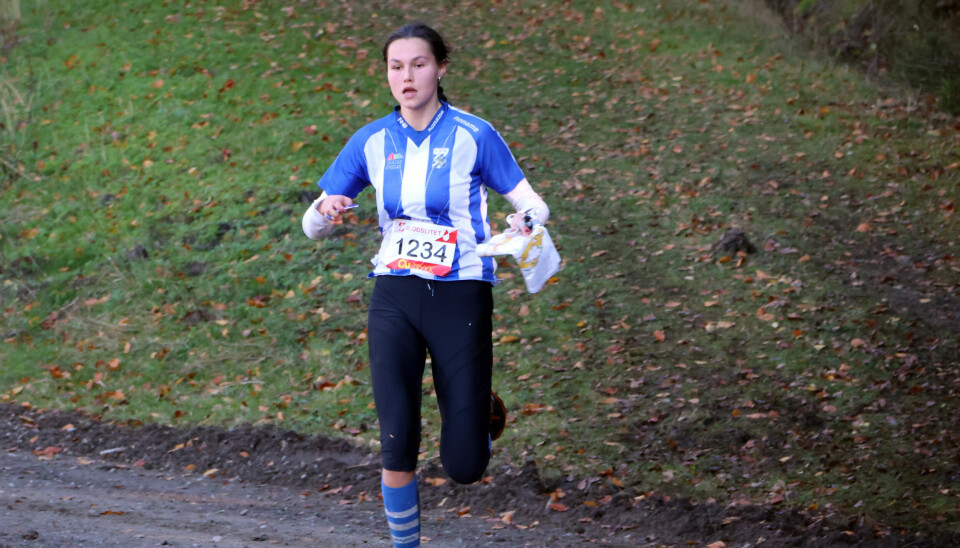 Elsie Hördegård vinner D15-16 (Foto: Bjørn Hauge)