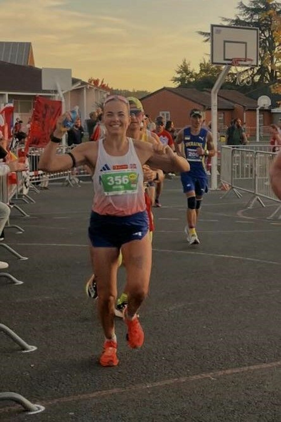 Ida Tidemand Slorafoss etter ni timers løping på vei til en imponerende topp 10-plassering i VM. ultra vm 24-timers 2025 frankrike