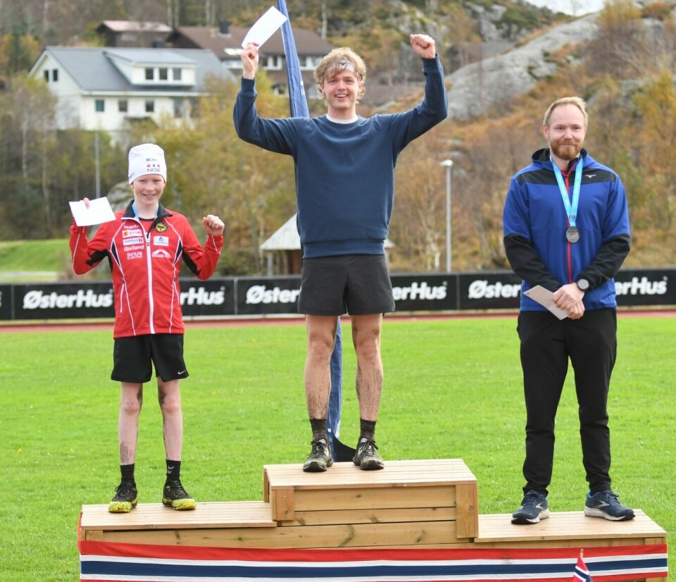 De tre beste på 6 km: VInneren Bjørn Oltedal i midten, 12 år gamle Fredrik Lima til venstre og Øyvind Olseth til høyre.