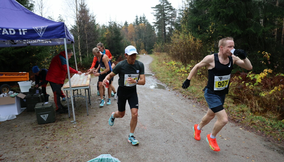 Drikkestopp etter 8 kilometer.