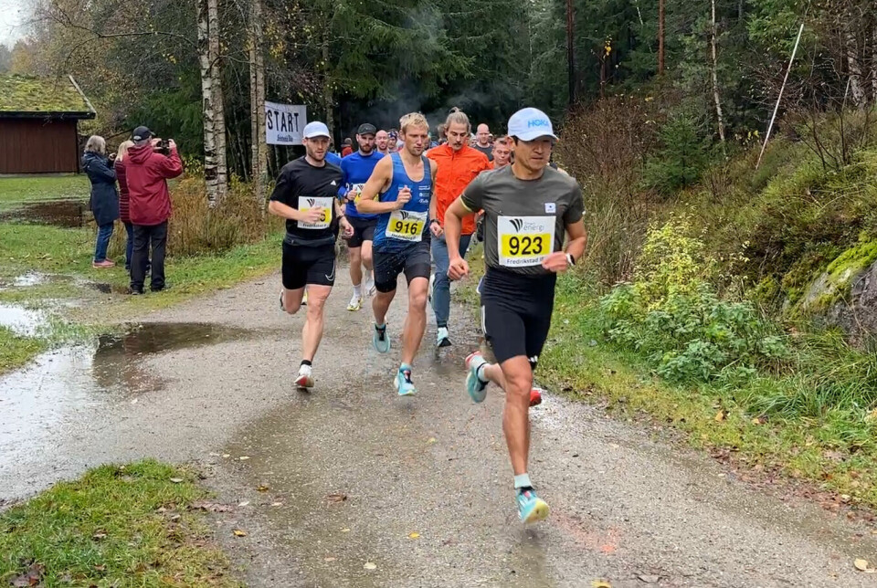 Starten har gått for Fredrikstad Maraton 2025. Håkon Urdal legger avgårde først.