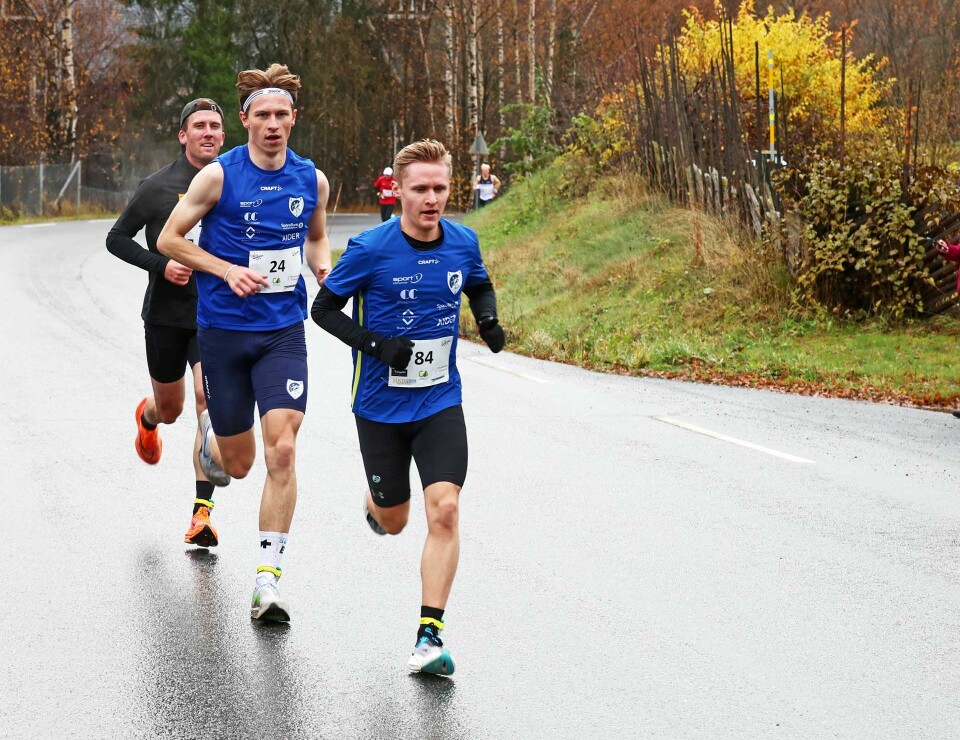 Det etablere seg fort en ledertrio i løpet som fulgte hverandre tett i ca. 4 km, da Petter Johansen sa takk for følget og stakk i fra de Leif Christian Tallaksen og Kristoffer M Skjerping.