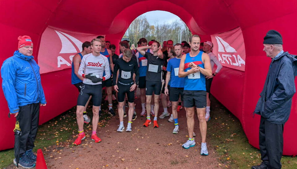 Klar til start: 65 løpere stilte til start i historiens første Sylling Speedtrail på Holtsmark golf. Klar til start: 65 løpere stilte til start i historiens første Sylling Speedtrail på Holtsmark golf.