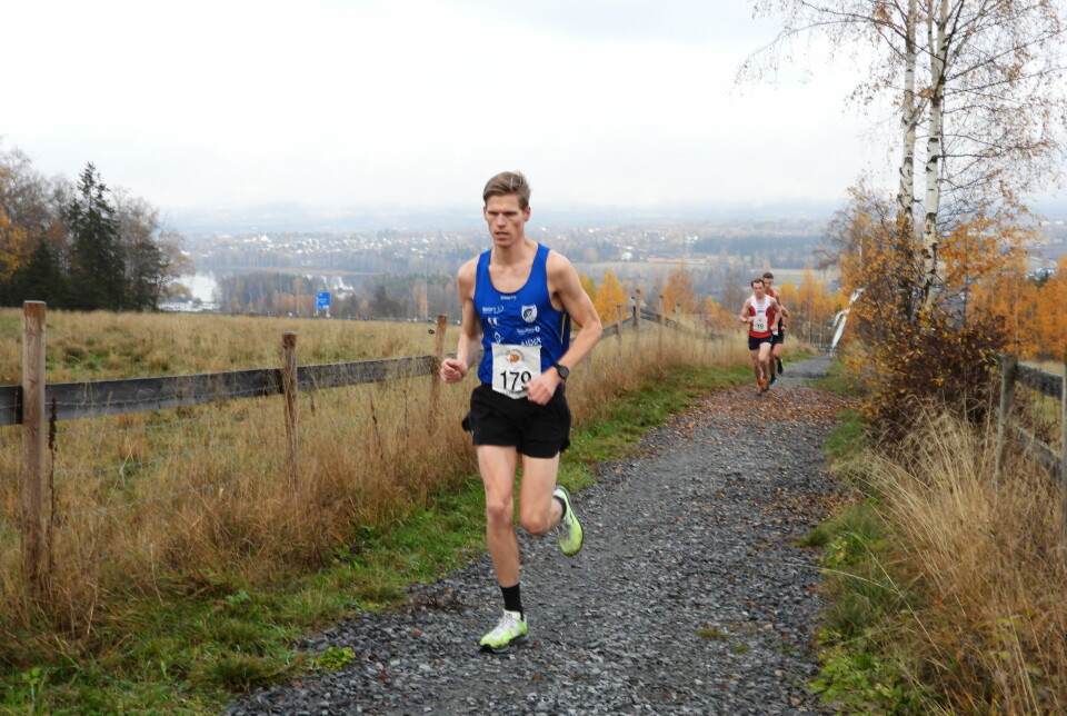 Kristoffer Petersen Skonnord fikk noen meter til trioen Ola Dåsnes, Magnus Torp Antonsen og Ola Korbøl i stigningen 2 km ut i løpet.