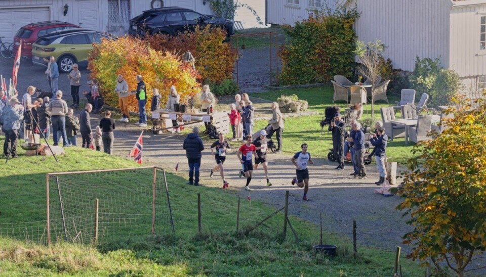 Mye folk var samla på Svaland for å heie løperne fram. Svalandsgubben er en virkelig institusjon på Sørlandet.