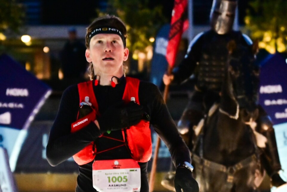 Aasmund Kjøllmoen Steien kjemper seg næringstom inn til 2. plass etter 108 km. kullamannen ultra