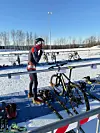 Paul Halland Svendsen i skiftesonen til sykkeletappen. Han vant til slutt klasse 60-64 år.