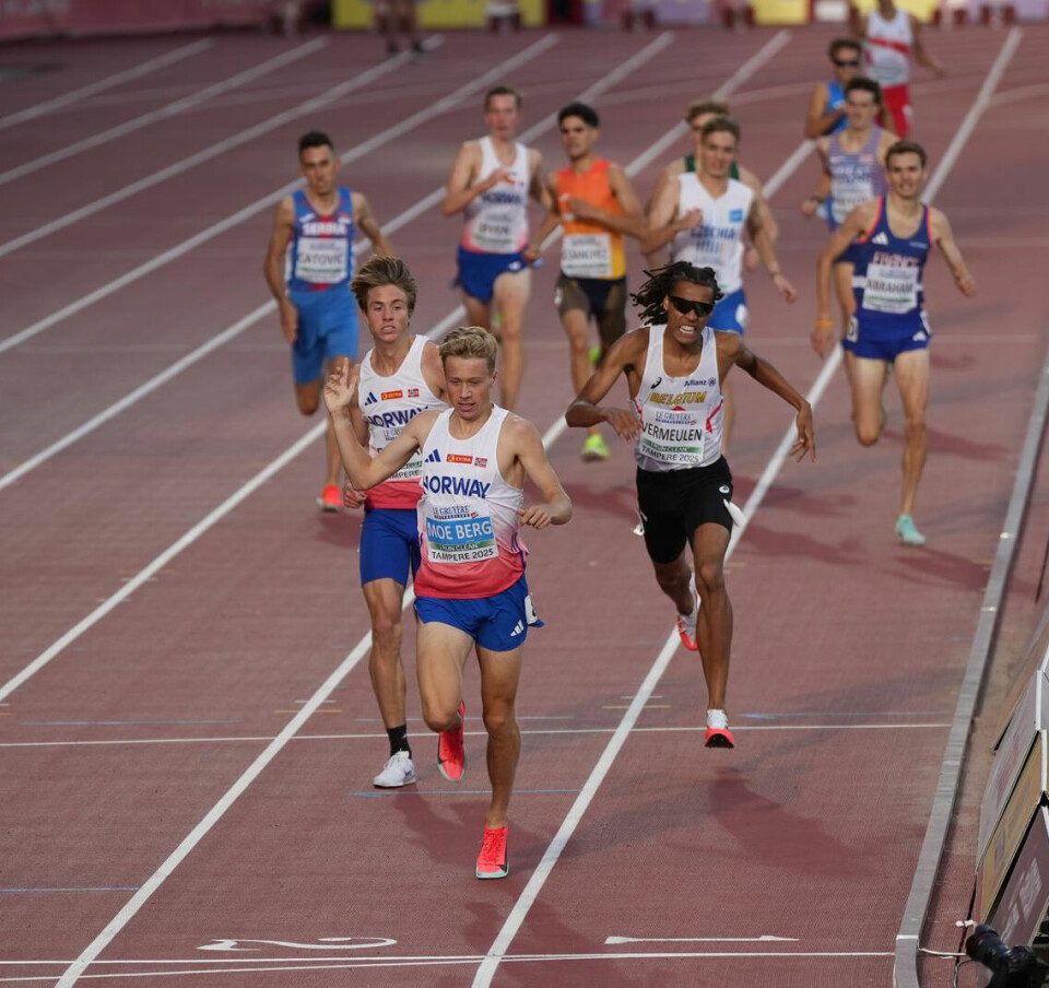 Håkon Moe Berg har god kontroll med spurten, og blir europamester på 1500 meter i U20. (Foto: Einar Børve)