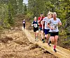 I TERRENGET: I front ser vi Hanne Tingelstad fra Sportsklubben Vidar som løp inn til en andreplass i 10 km. Kamilla Fjermeros (nr. 41) fra Oslo ligger like bak. Hun tok tredjeplassen.