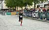 Frode Tjelta løper i mål på Skansekaia som klar vinner på maraton.