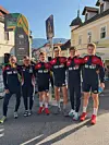 Den norske juniortroppen samlet før søndagens varme løp.
