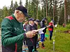 Halstein Ødegård studerer kartet i minuttet før start.