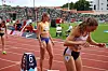 Malin Hoelsveen er konsentrert før start. Amanda Marie Grefstad Frøynes i forgrunnen.