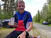 Bjørn Solbergseter skjekker liveresultater rett etter målgang.