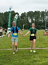 Nederlenederne Radboud og Famke Huizinga fullfører maratondistansen hånd i hånd.