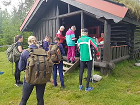 Startkontingenten betales og brikken registreres før start.