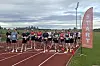 50 løpere, 25 kvinner og 25 menn, skulle først ut på 12,5 runder.