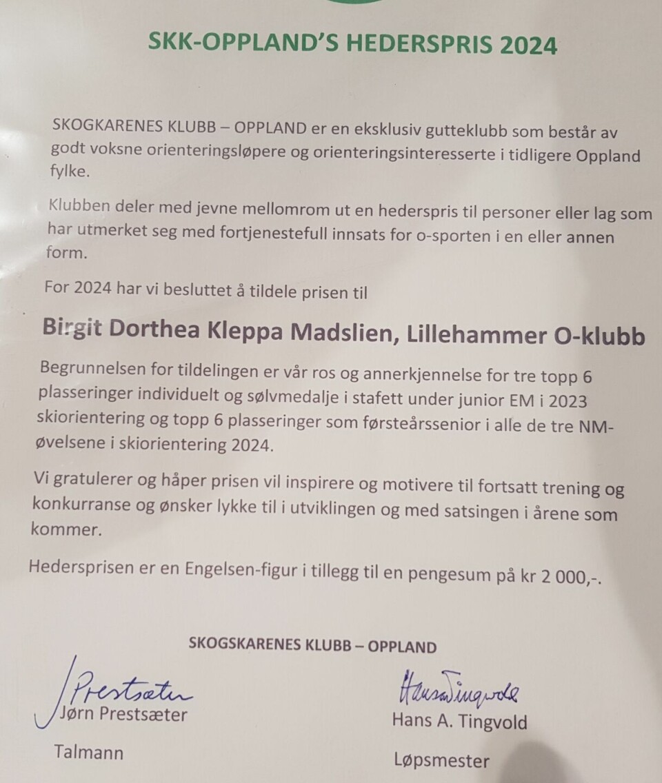 Lørdagens vinner Anna Ulvensøen (til v.) diskuterer løypa søndag med vinner Magdalena Olsson.