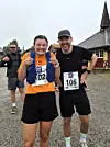 Anna Skogen og Stian Fossum Larsen ser litt skeptisk ut før start. Kan det være været tro?