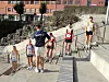 Eskil Sande Gullord infomerer løperne om runners choice før semifinalen.