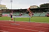 Ole-Kristian Lindebø Kværner først over hinderet foran Iver Jebsen Hoem.