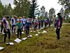 Løperne har stilt seg opp og får siste info fra Kai Solum.
