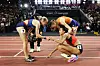 Audrey Werro gratuleres av Keely Hodgkinson og Femke Broeders-Bol etter seieren på 800 meter.