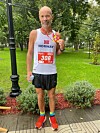 PALLPLASS: Kristian Hoel løp inn til 2. plass i klassen sin og 10. plass totalt under Chisinau maraton i Moldova.