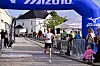 Margrethe Kvale Loe løper inn til seier på kvinnenes 5 kilometer, med tiden 18.01.