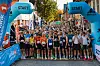Nesten 1000 tettpakkede løpere klare for 10 km i Storgata i Lillehammer.