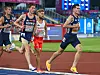 Jakob Ingebrigtsen holdt Andreas Fjeld Halvorsen og bror Filip Ingebrigtsen på behørig avstand også på 1500 meter i hjemlige gater. Her er trioen under EM-finalen på 5000 meter i Birmingham.