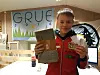 Niklas Bakke med premiene for seieren i H13-14.
